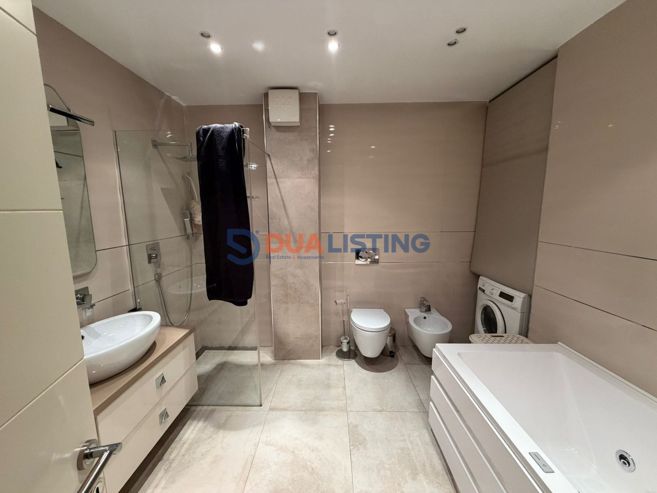 Apartament 2+1 per qira tek Komuna e Parisit!