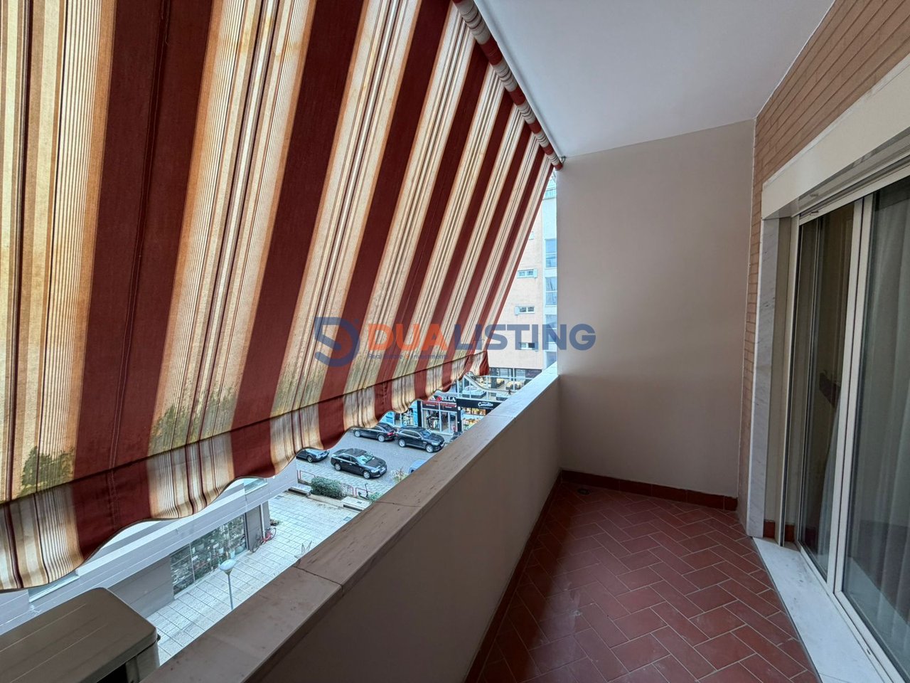 Apartament 2+1 per qira tek Komuna e Parisit!