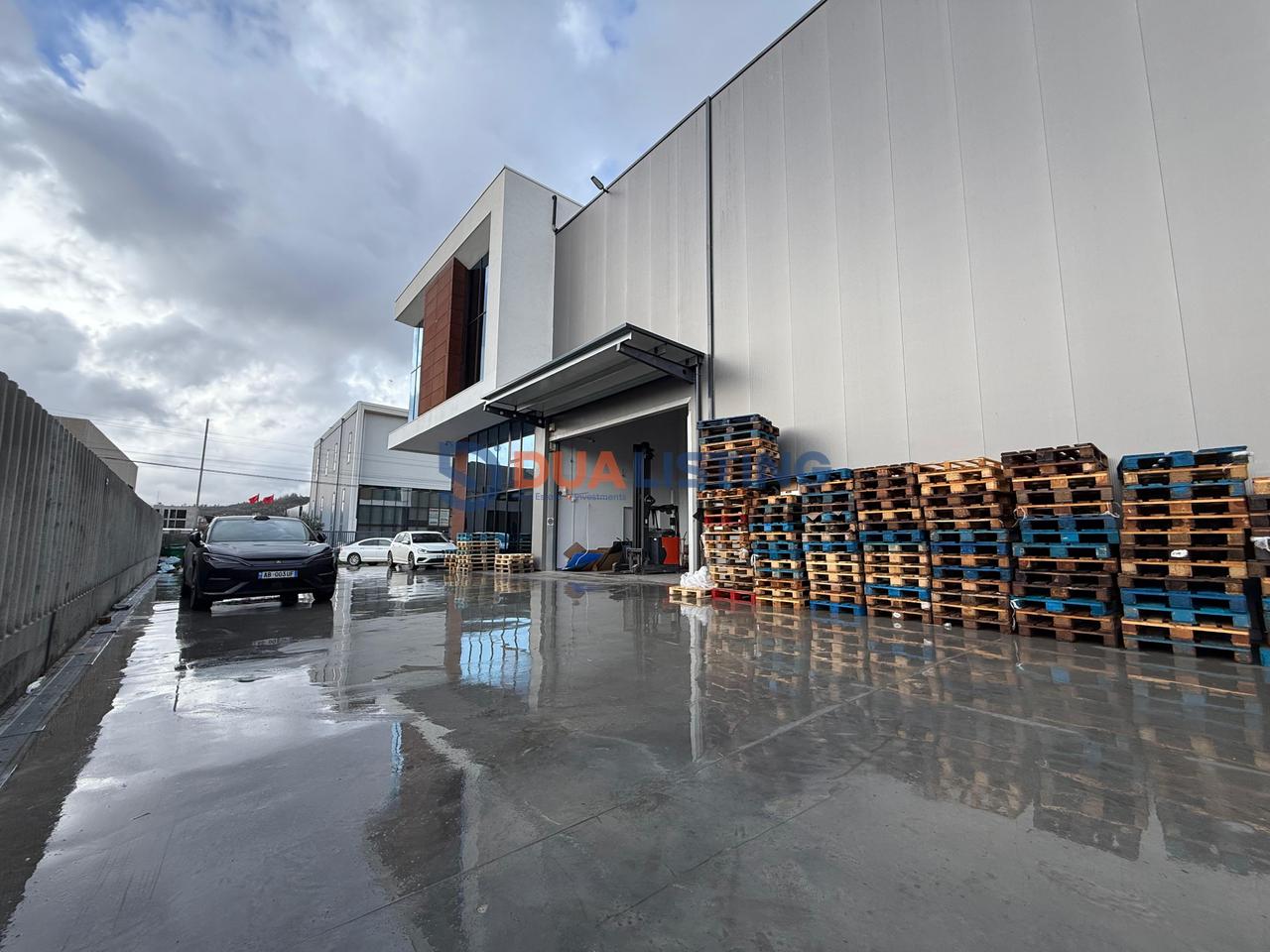 Jepet me qira magazine/ showroom ne zonen e Vaqarrit!