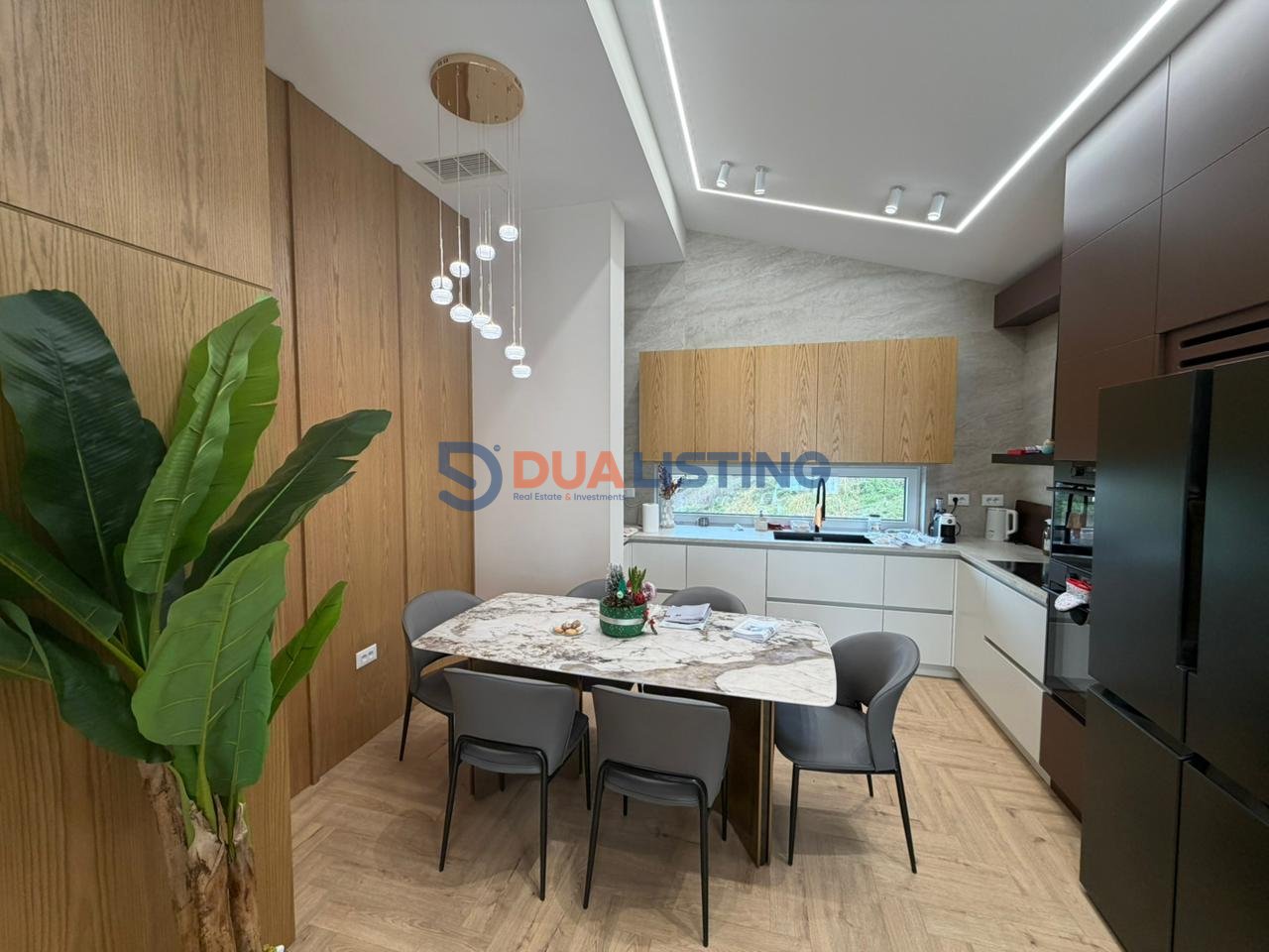 Jepet me Qira kati i nje vile ne Sauk 2+1+2 !