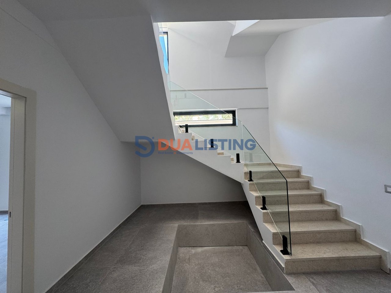 VILLA INDIVIDUALE APPENA COMPLETATA CON PISCINA IN AFFITTO A TEG!