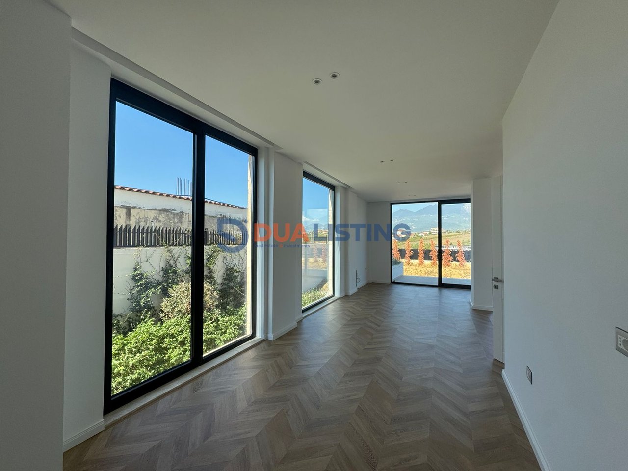 VILLA INDIVIDUALE APPENA COMPLETATA CON PISCINA IN AFFITTO A TEG!