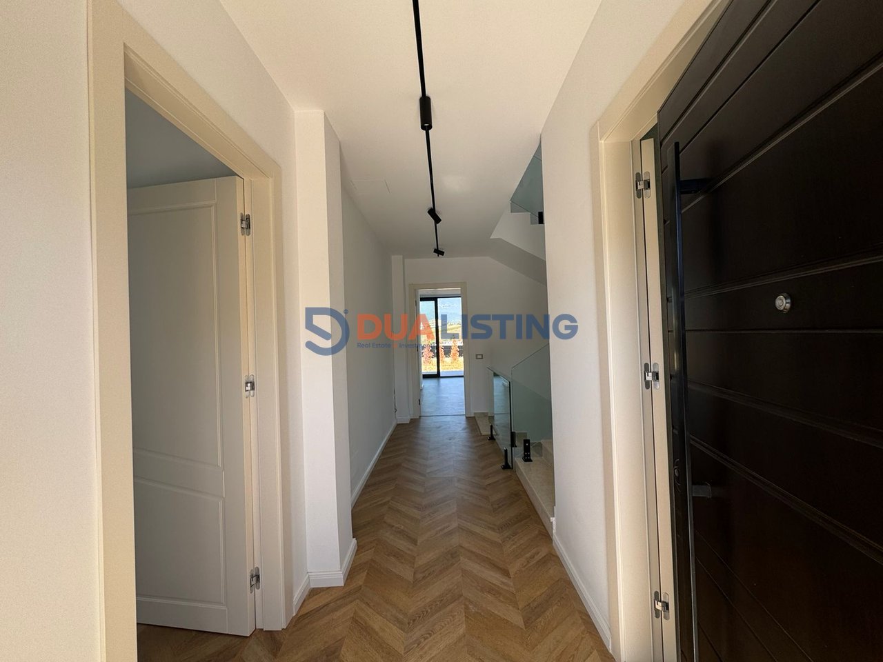 VILLA INDIVIDUALE APPENA COMPLETATA CON PISCINA IN AFFITTO A TEG!