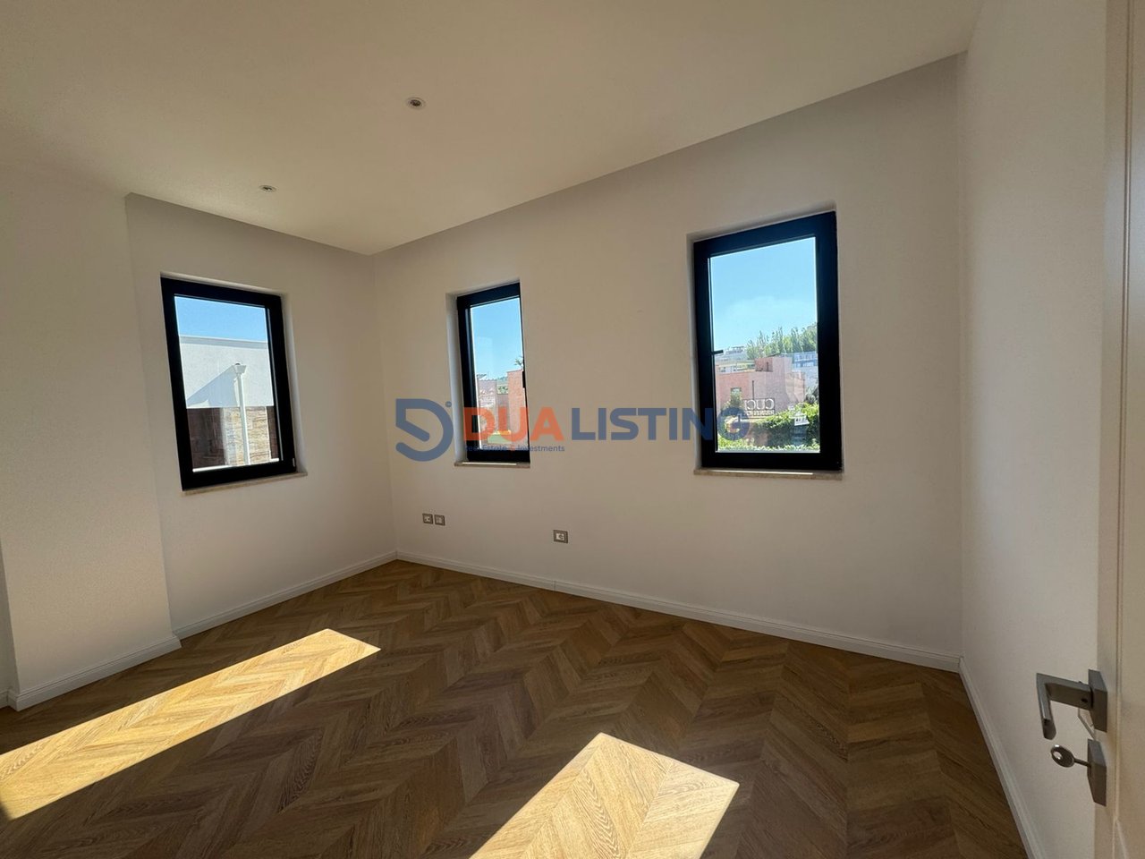 VILLA INDIVIDUALE APPENA COMPLETATA CON PISCINA IN AFFITTO A TEG!