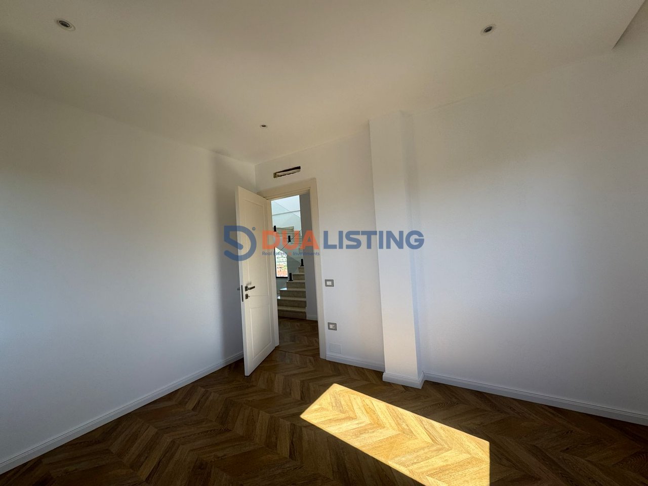 VILLA INDIVIDUALE APPENA COMPLETATA CON PISCINA IN AFFITTO A TEG!