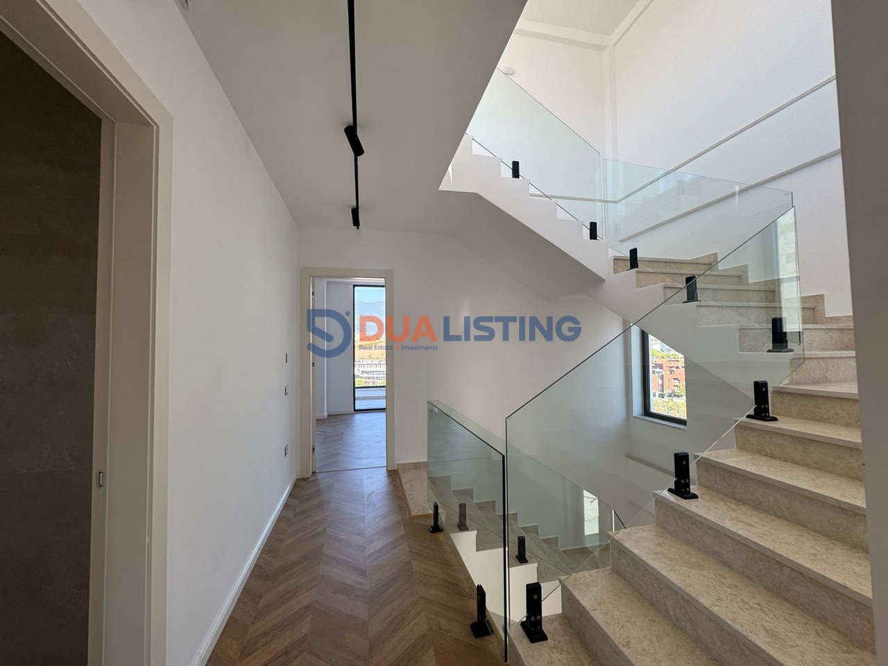 VILLA INDIVIDUALE APPENA COMPLETATA CON PISCINA IN AFFITTO A TEG!