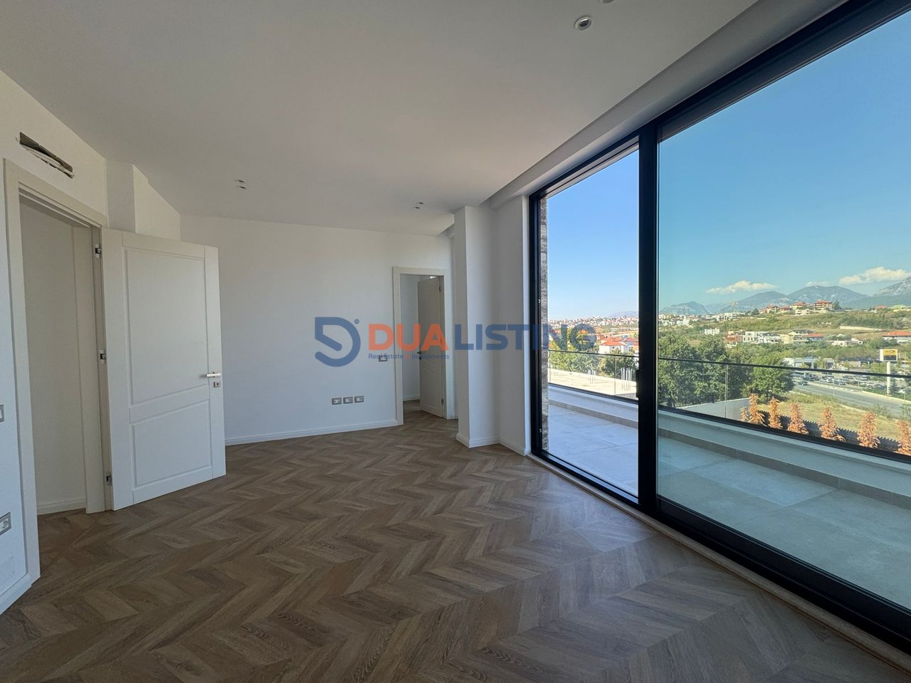 VILLA INDIVIDUALE APPENA COMPLETATA CON PISCINA IN AFFITTO A TEG!