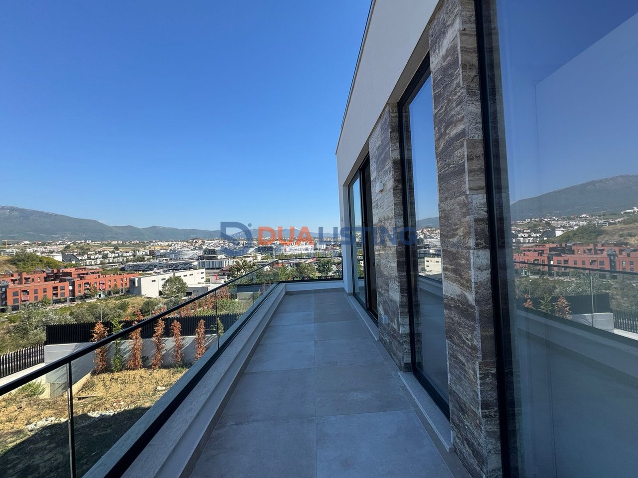 VILLA INDIVIDUALE APPENA COMPLETATA CON PISCINA IN AFFITTO A TEG!