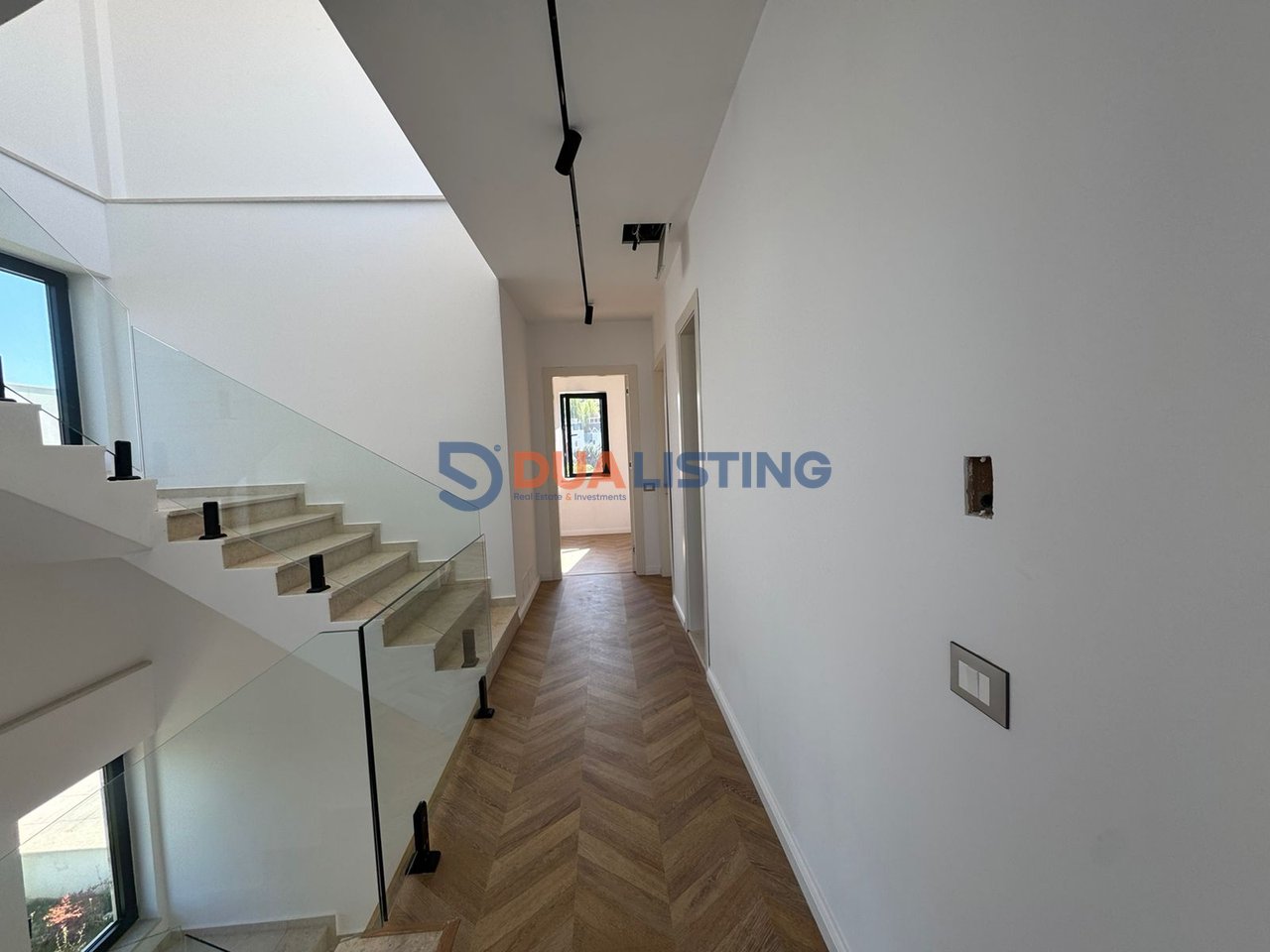 VILLA INDIVIDUALE APPENA COMPLETATA CON PISCINA IN AFFITTO A TEG!