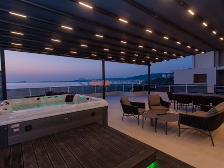 Shesim Penthouse Ikonik me Verandë Panoramike , Vlore 
Jetë Luksi mbi Detin Jon, Vlorë