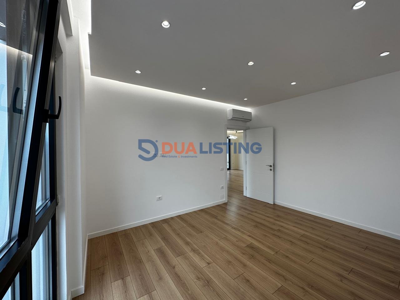 We rent an apartment suitable for offices at the Arlis Complex!