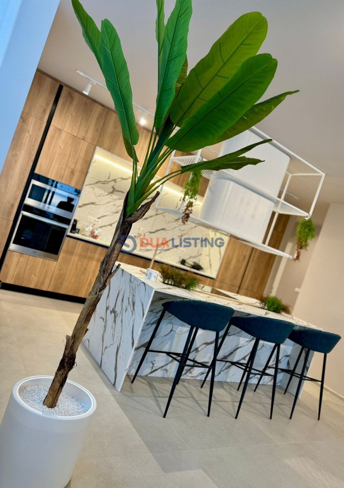 Shesim Penthouse Ikonik me Verandë Panoramike , Vlore 
Jetë Luksi mbi Detin Jon, Vlorë