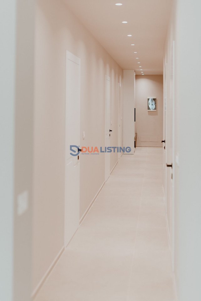 Shesim Penthouse Ikonik me Verandë Panoramike , Vlore 
Jetë Luksi mbi Detin Jon, Vlorë