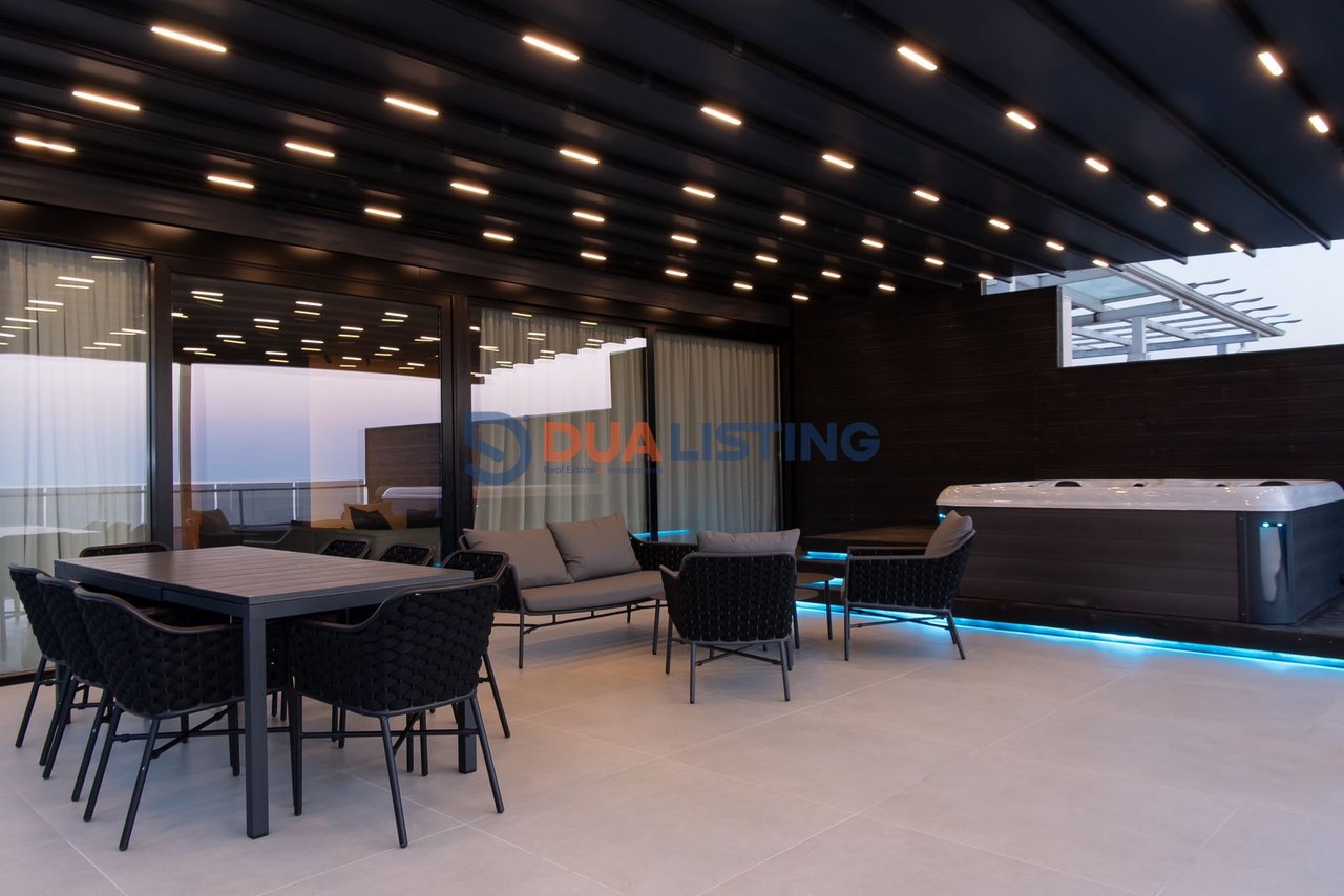 Shesim Penthouse Ikonik me Verandë Panoramike , Vlore 
Jetë Luksi mbi Detin Jon, Vlorë