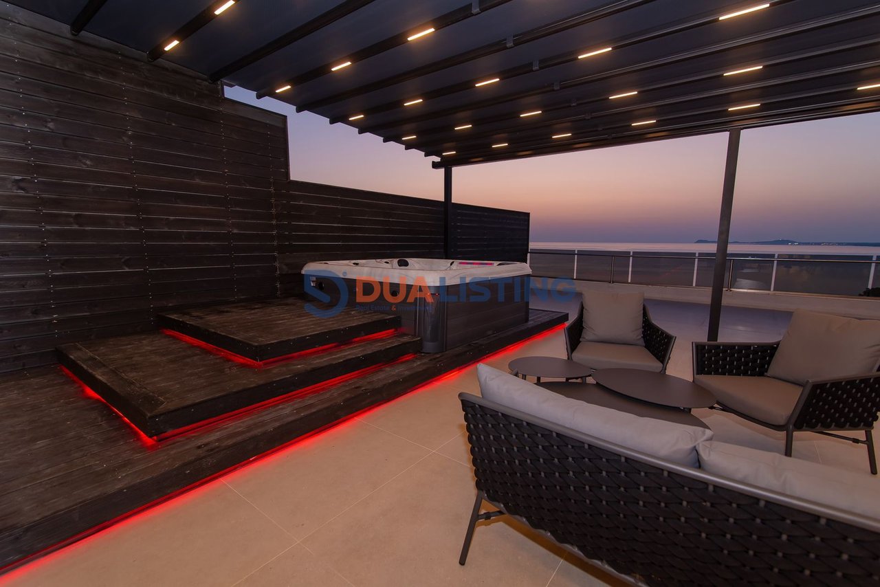 Shesim Penthouse Ikonik me Verandë Panoramike , Vlore 
Jetë Luksi mbi Detin Jon, Vlorë