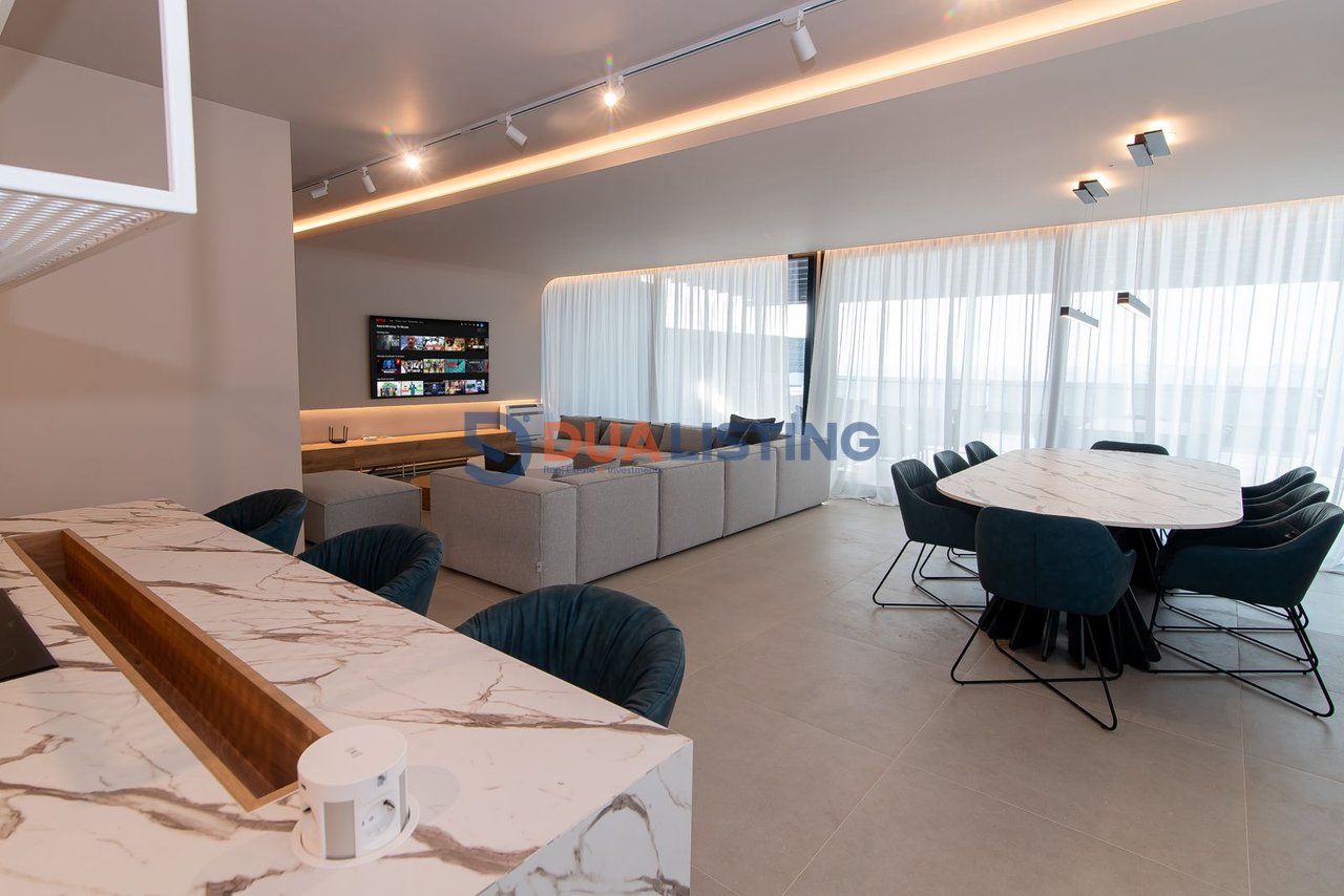 Shesim Penthouse Ikonik me Verandë Panoramike , Vlore 
Jetë Luksi mbi Detin Jon, Vlorë