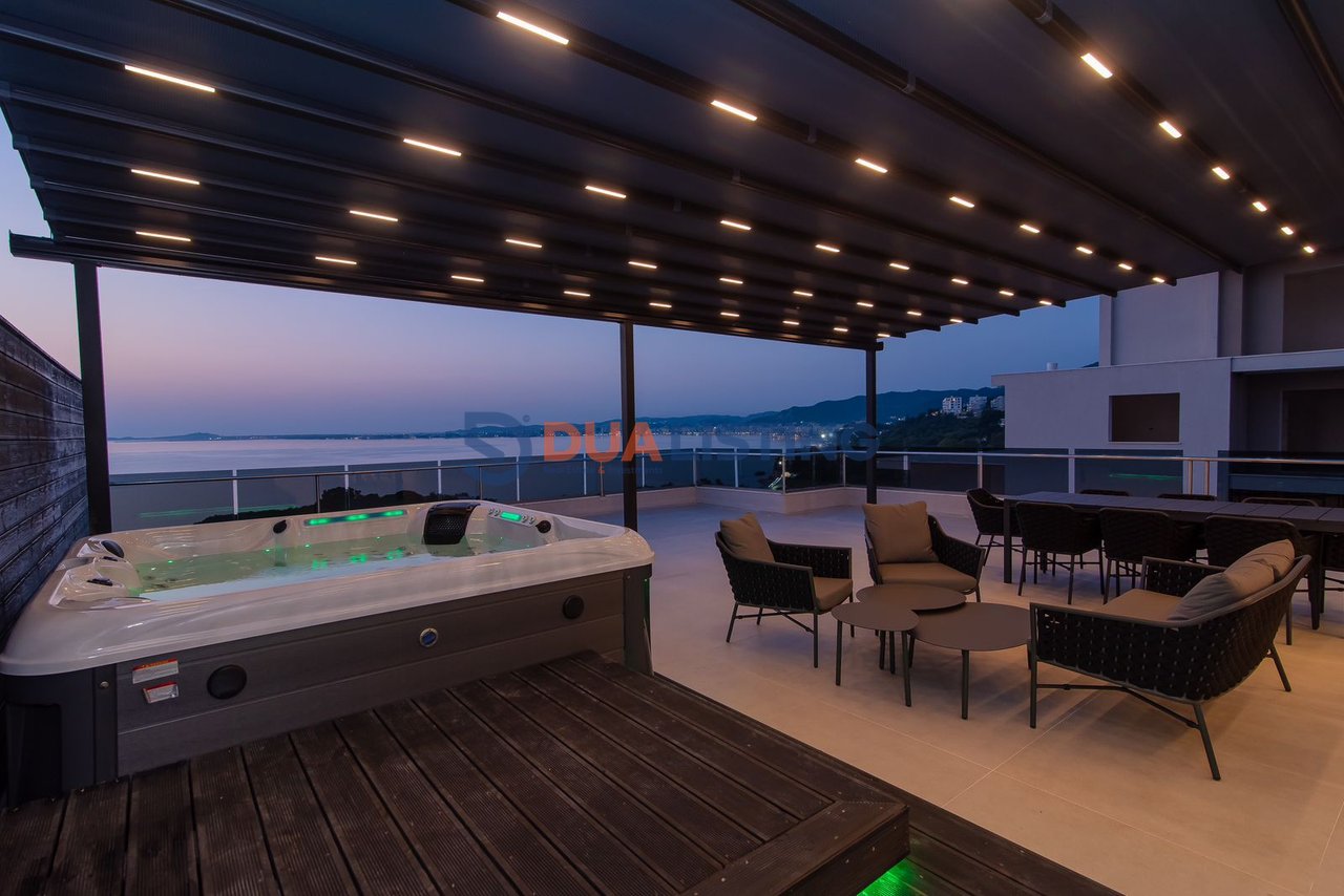 Shesim Penthouse Ikonik me Verandë Panoramike , Vlore 
Jetë Luksi mbi Detin Jon, Vlorë
