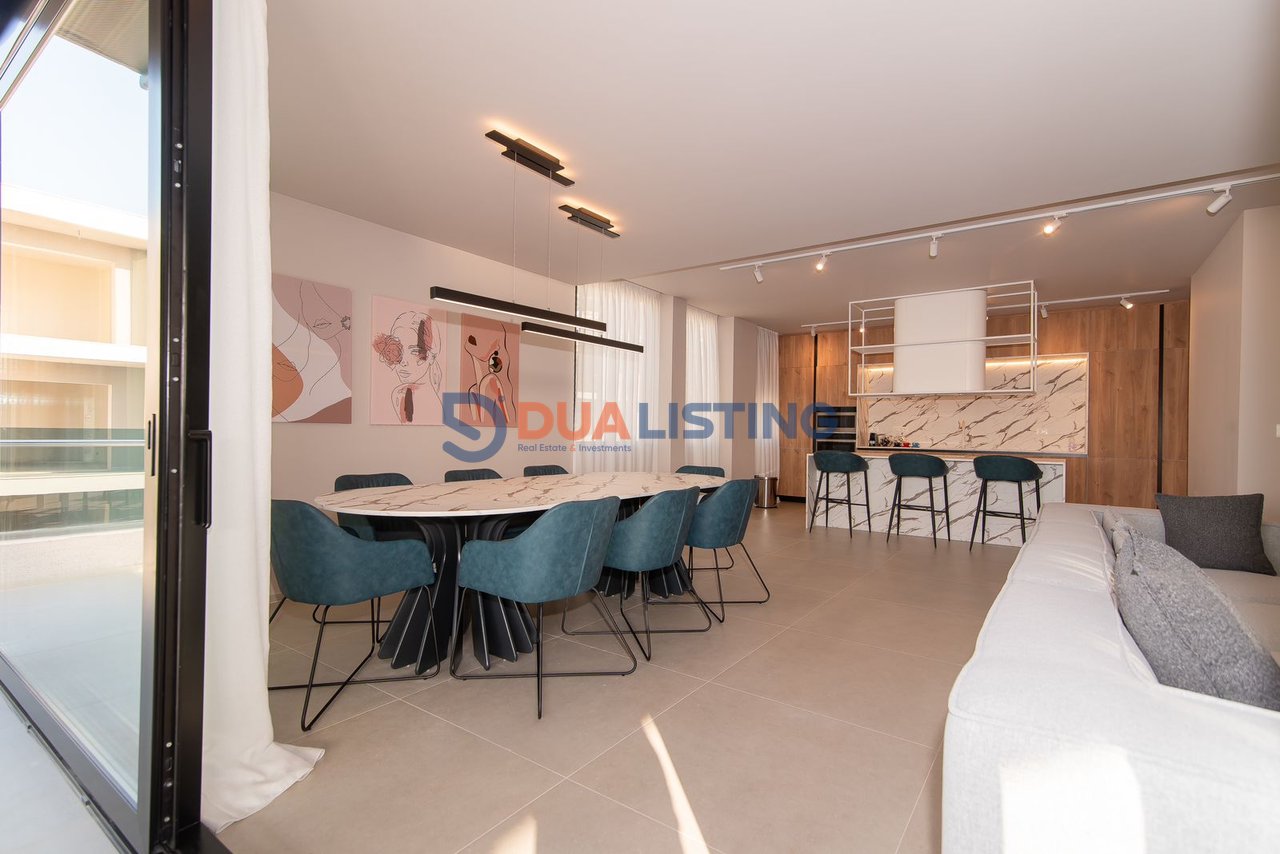 Shesim Penthouse Ikonik me Verandë Panoramike , Vlore 
Jetë Luksi mbi Detin Jon, Vlorë