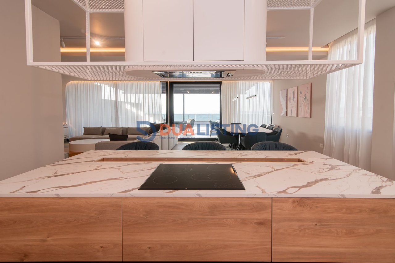 Shesim Penthouse Ikonik me Verandë Panoramike , Vlore 
Jetë Luksi mbi Detin Jon, Vlorë