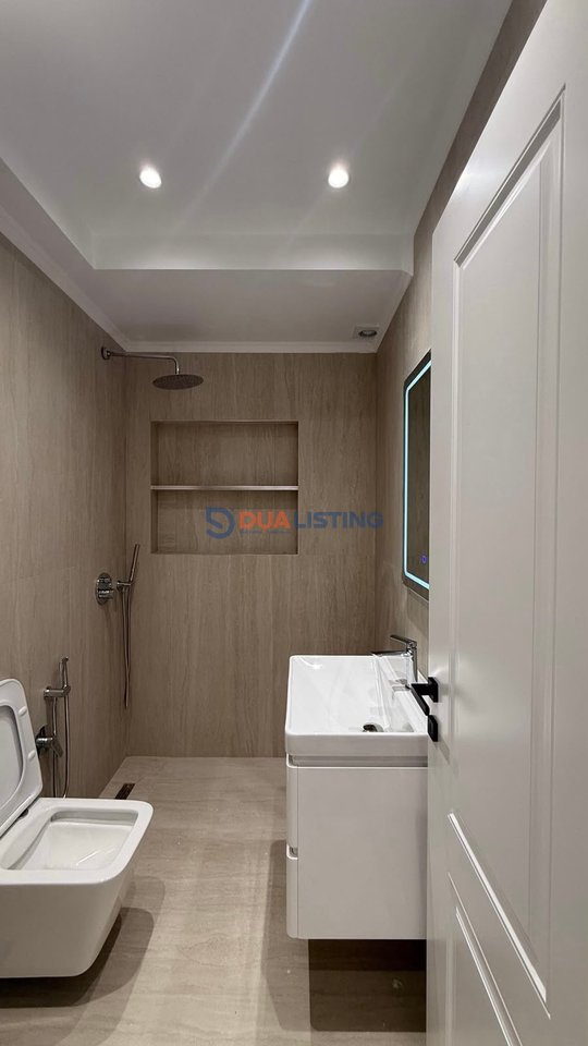 We sell a studio apartment at 21 Dhjetori!