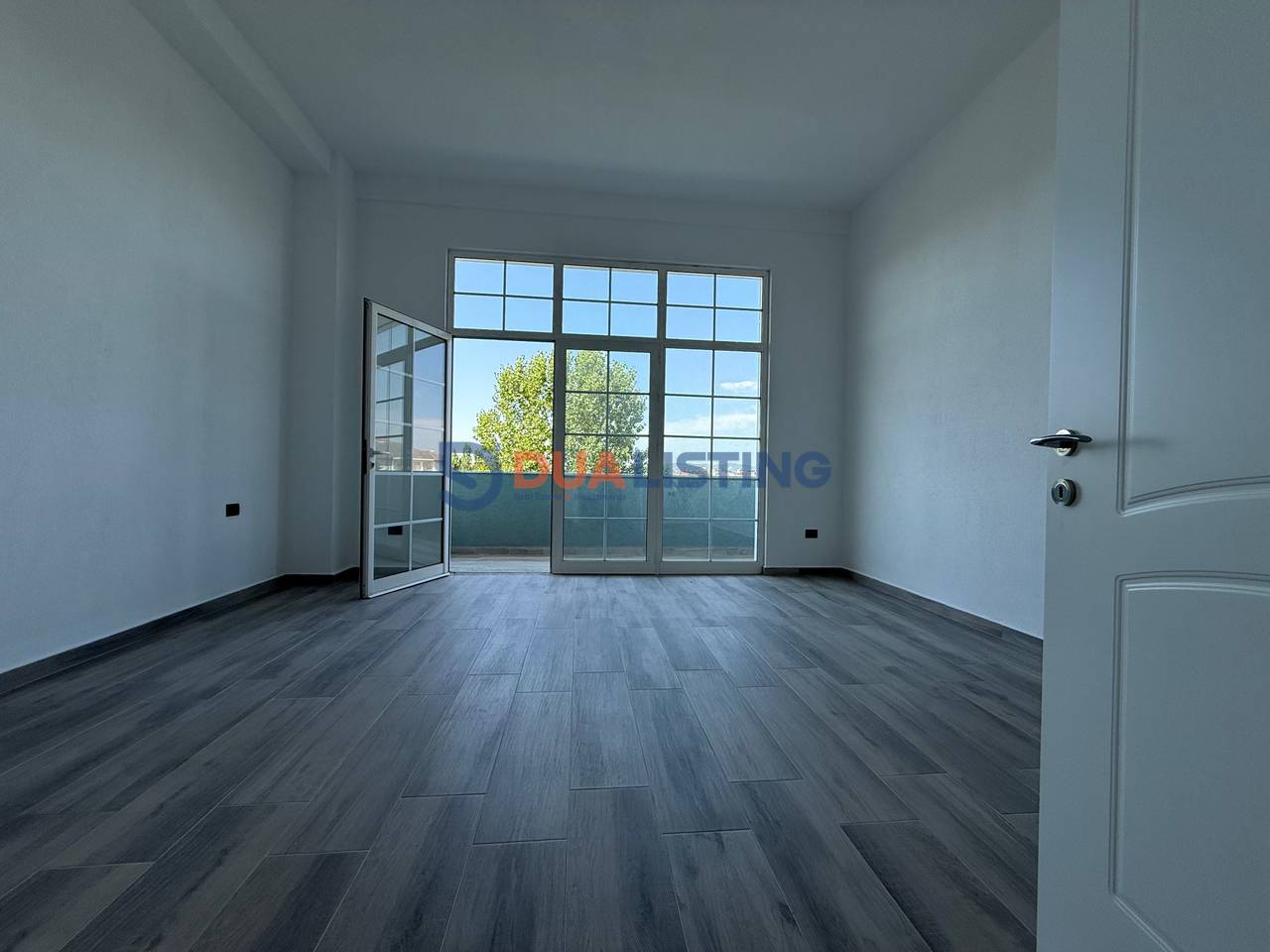 We rent a 4+1 apartment for residence or office in Paskuqan!