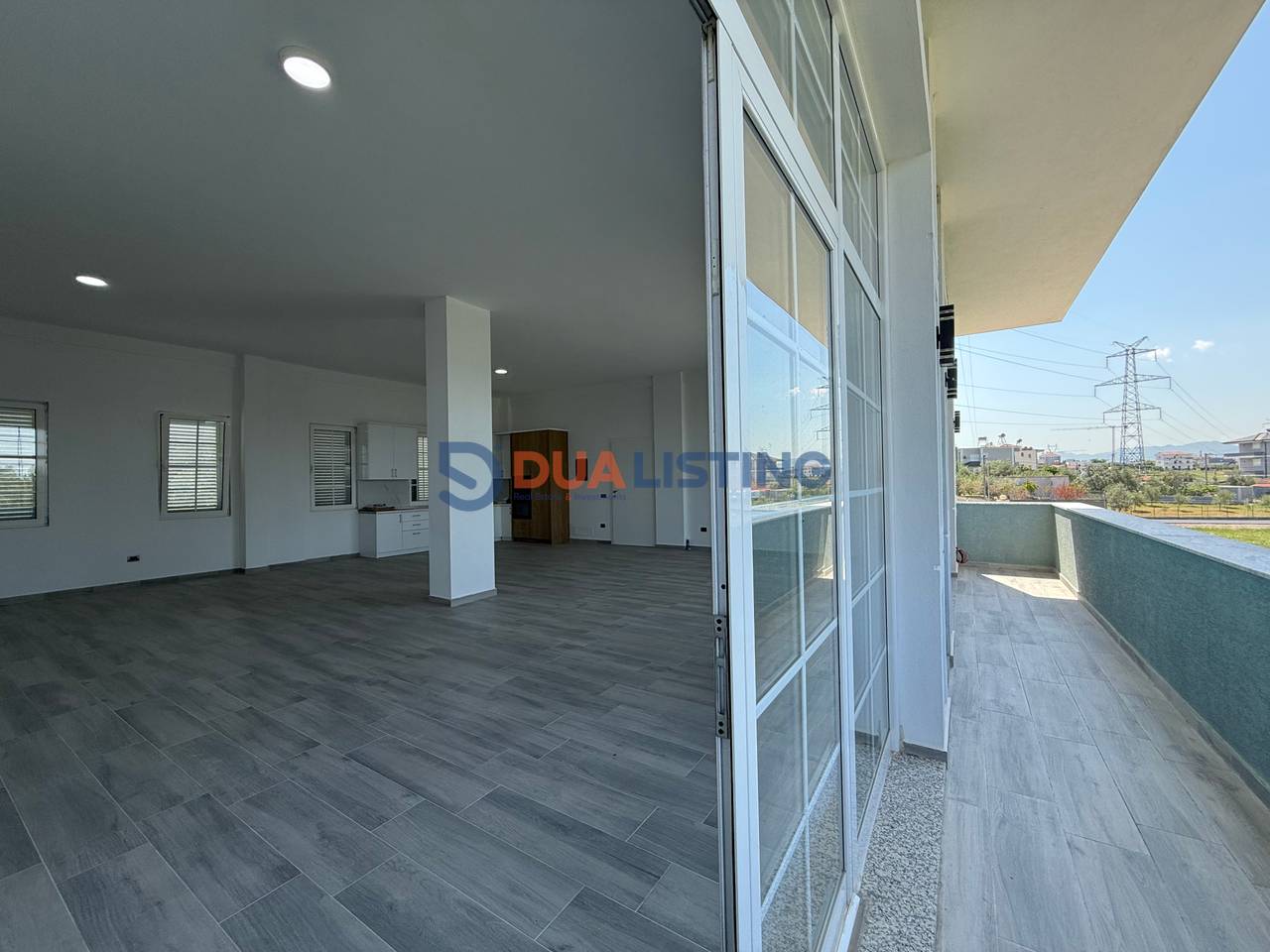 We rent a 4+1 apartment for residence or office in Paskuqan!