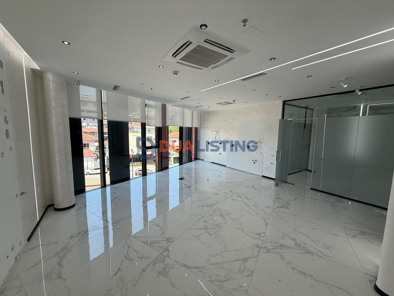 🏢 Jepet me Qira Ambient Premium për Zyra / Klinikë / Studio

📍 Stadiumi Air Albania  – një nga adresat më prestigjioze të biznesit në Tiranë.
