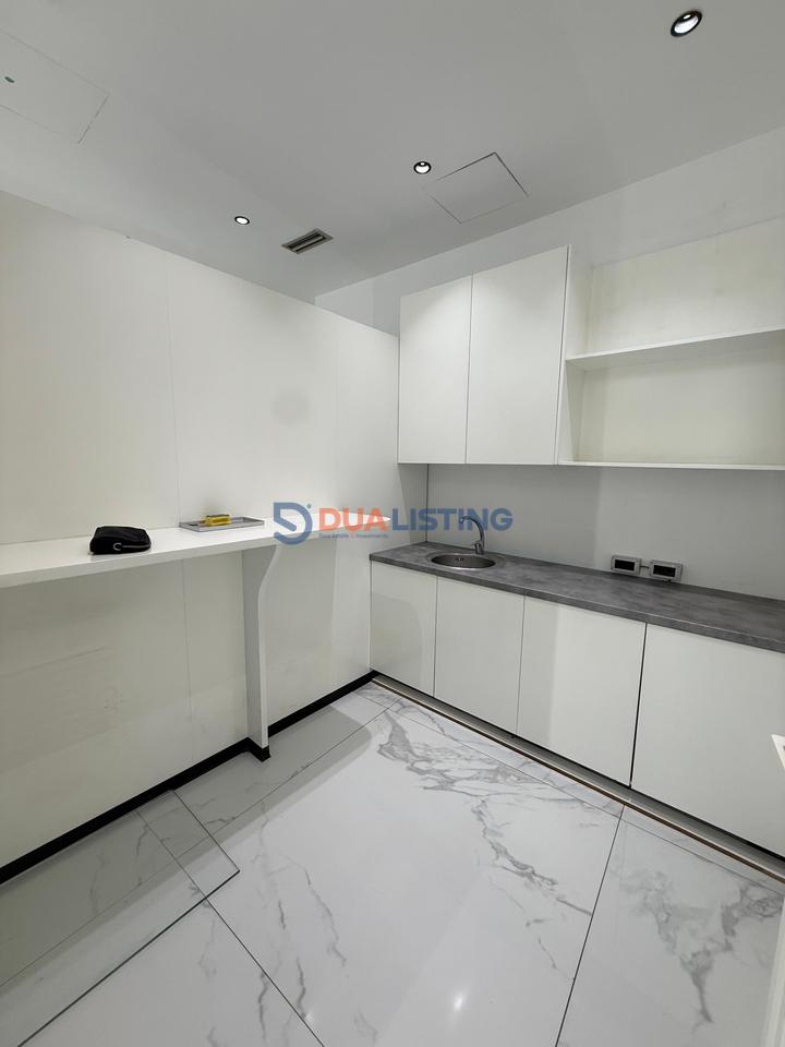 🏢 Jepet me Qira Ambient Premium për Zyra / Klinikë / Studio

📍 Stadiumi Air Albania  – një nga adresat më prestigjioze të biznesit në Tiranë.