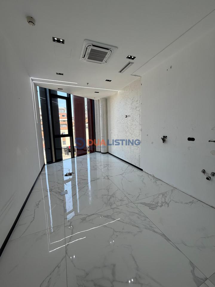🏢 Jepet me Qira Ambient Premium për Zyra / Klinikë / Studio

📍 Stadiumi Air Albania  – një nga adresat më prestigjioze të biznesit në Tiranë.