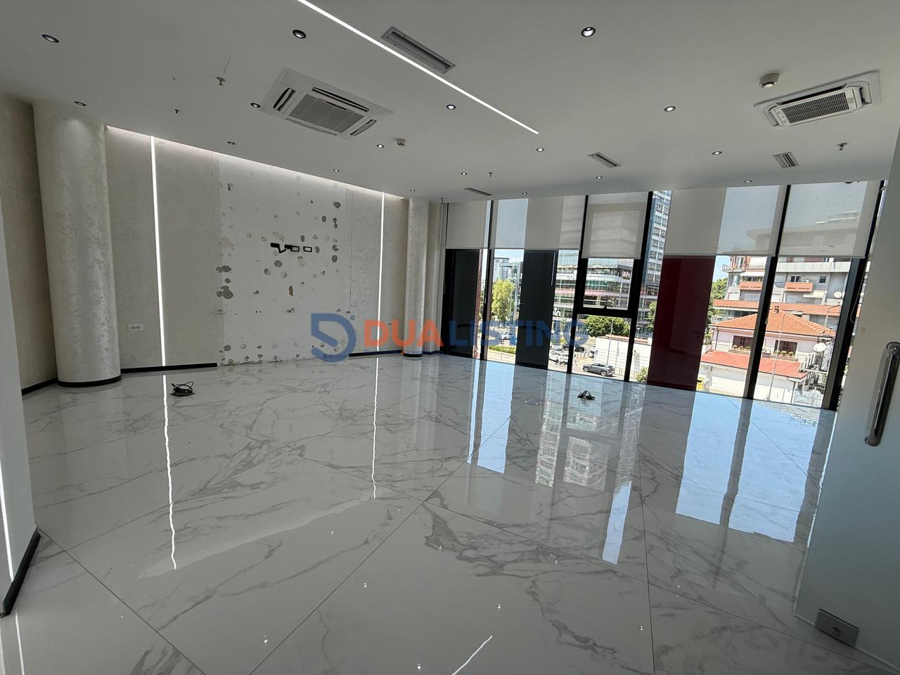 🏢 Jepet me Qira Ambient Premium për Zyra / Klinikë / Studio

📍 Stadiumi Air Albania  – një nga adresat më prestigjioze të biznesit në Tiranë.