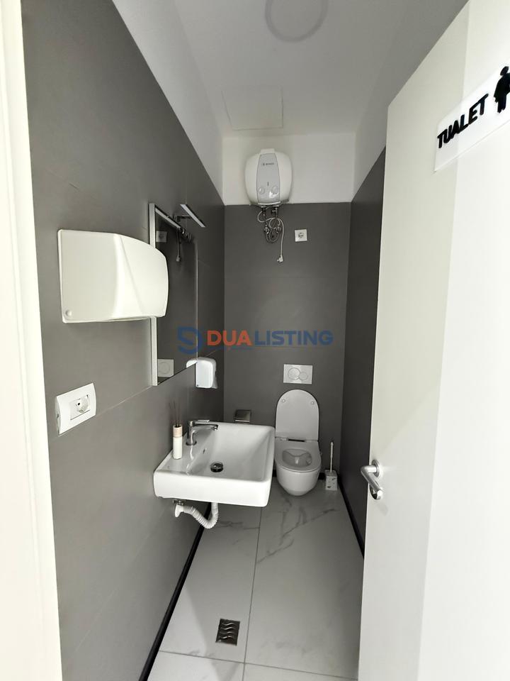 🏢 Jepet me Qira Ambient Premium për Zyra / Klinikë / Studio

📍 Stadiumi Air Albania  – një nga adresat më prestigjioze të biznesit në Tiranë.