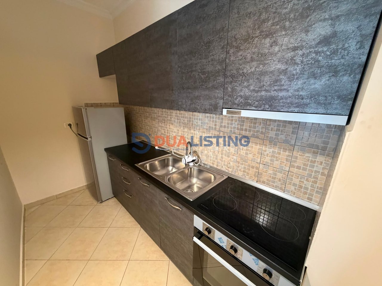 🏡 Apartament 2+1 per qira tek Rotondo Astirit
📍 Tek rrethrrotullimi Astirit
