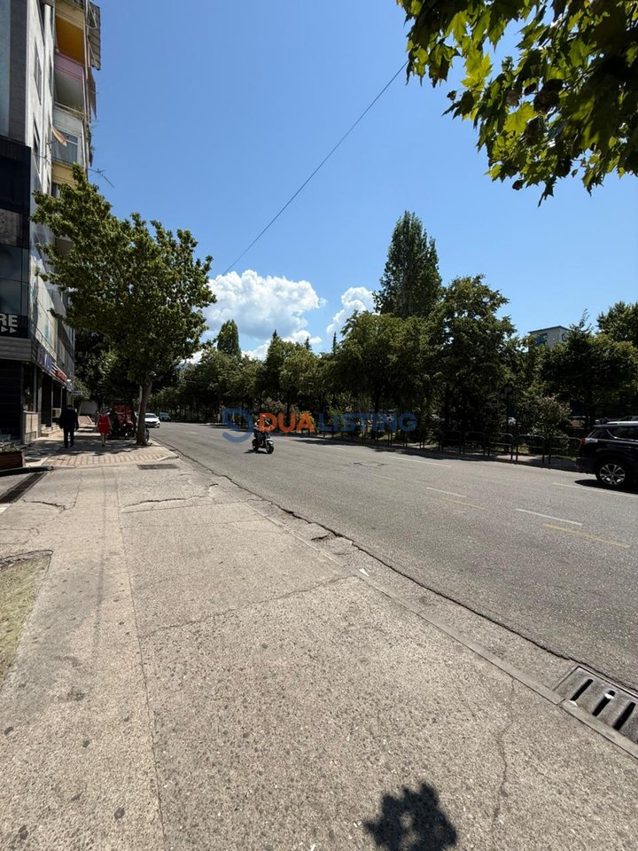 🏢 Commercial Space for Sale 550 m²
📍 Boulevard “Joan of Arc”, Tirana