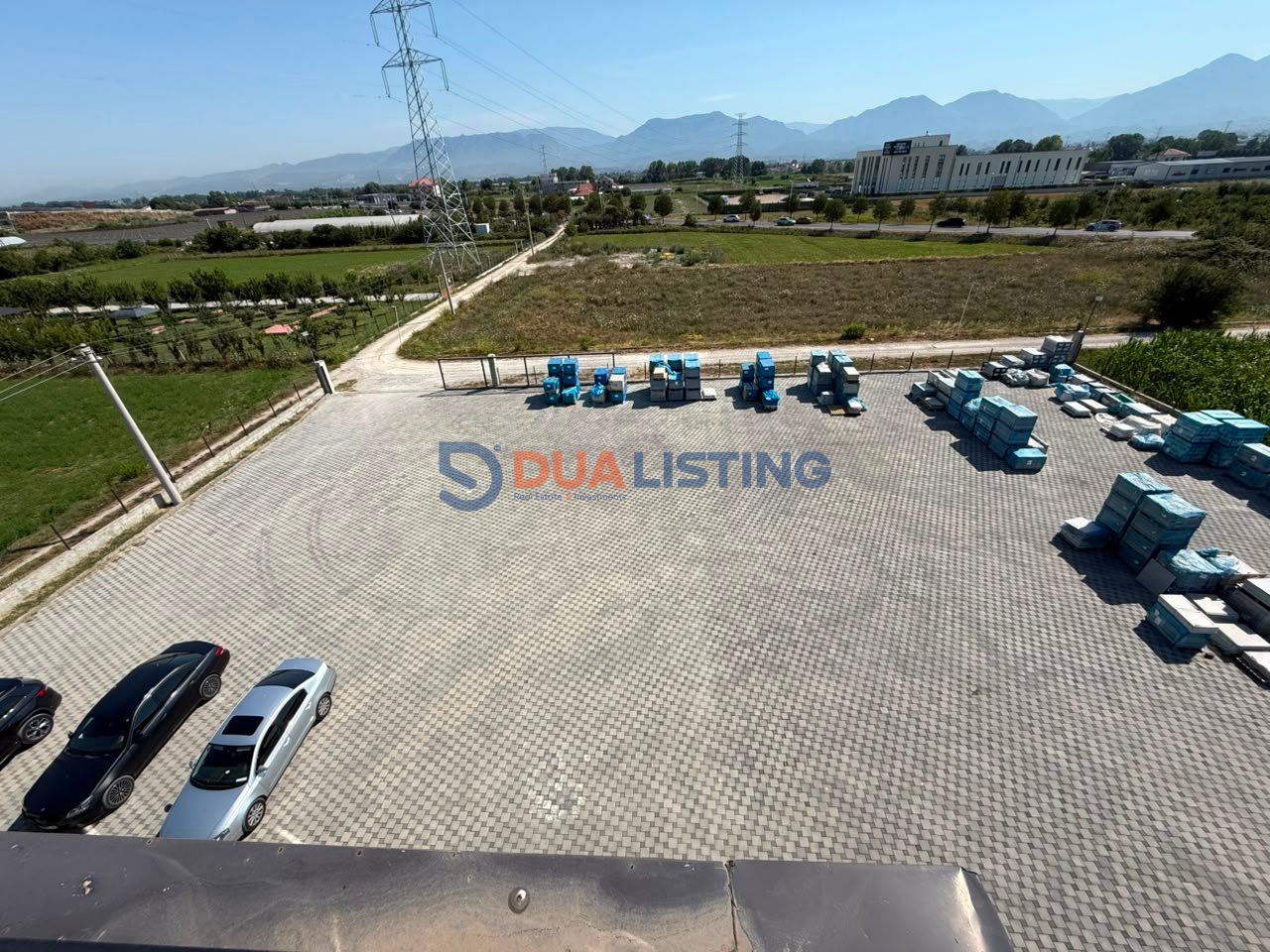 🏢 VENDESI COMMERCIALE IN VENDITA – SUPER INVESTIMENTO A BERXULLË
📍 Berxullë – Autostrada di Rinas
1.250 m² spazio commerciale | 3.600 m² terreno | Accesso diretto all'autostrada