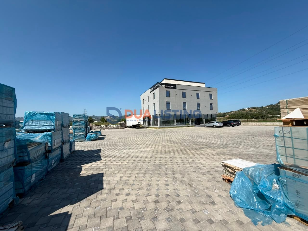 🏢 VENDESI COMMERCIALE IN VENDITA – SUPER INVESTIMENTO A BERXULLË
📍 Berxullë – Autostrada di Rinas
1.250 m² spazio commerciale | 3.600 m² terreno | Accesso diretto all'autostrada