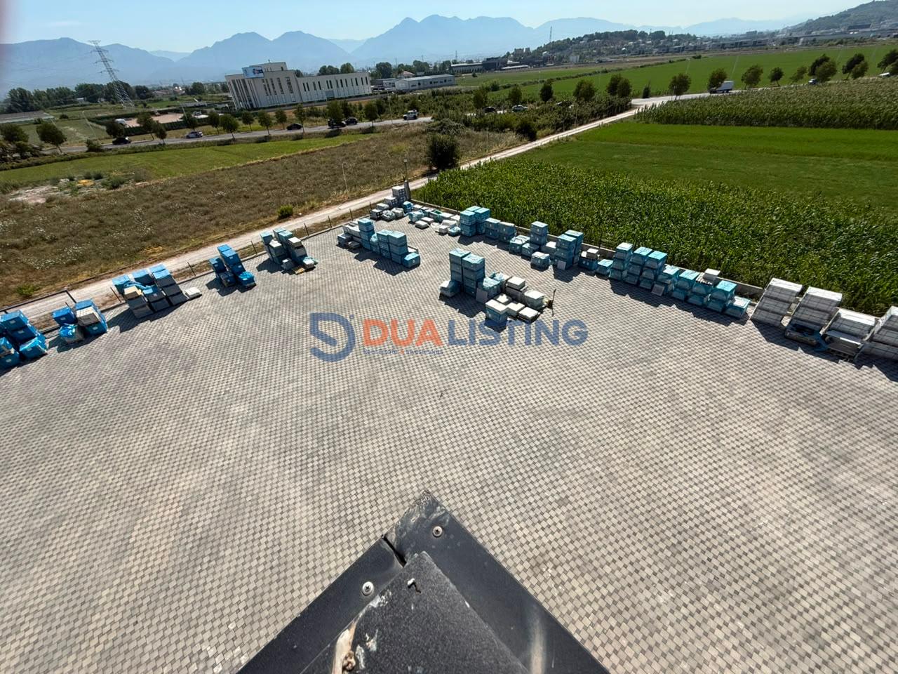 🏢 VENDESI COMMERCIALE IN VENDITA – SUPER INVESTIMENTO A BERXULLË
📍 Berxullë – Autostrada di Rinas
1.250 m² spazio commerciale | 3.600 m² terreno | Accesso diretto all'autostrada