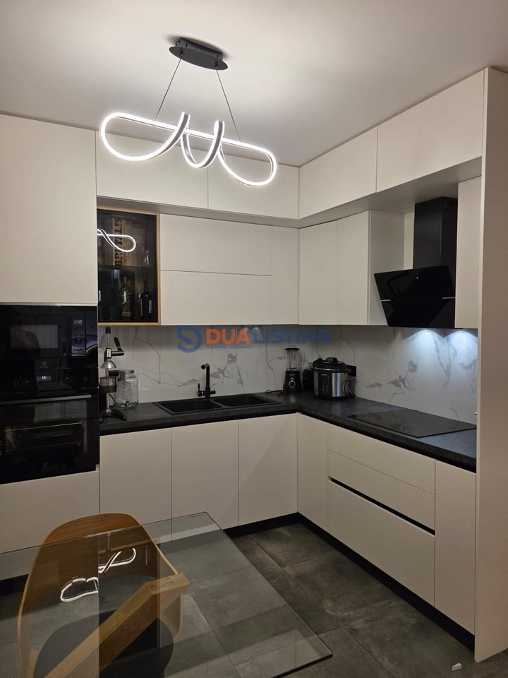 Shitet Apartament 2+1+2 te Niku Construction, Komuna e Parisit!!