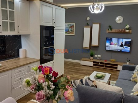 Japim Apartament modern 1+1 me qira te Rruga e Kosovarve.