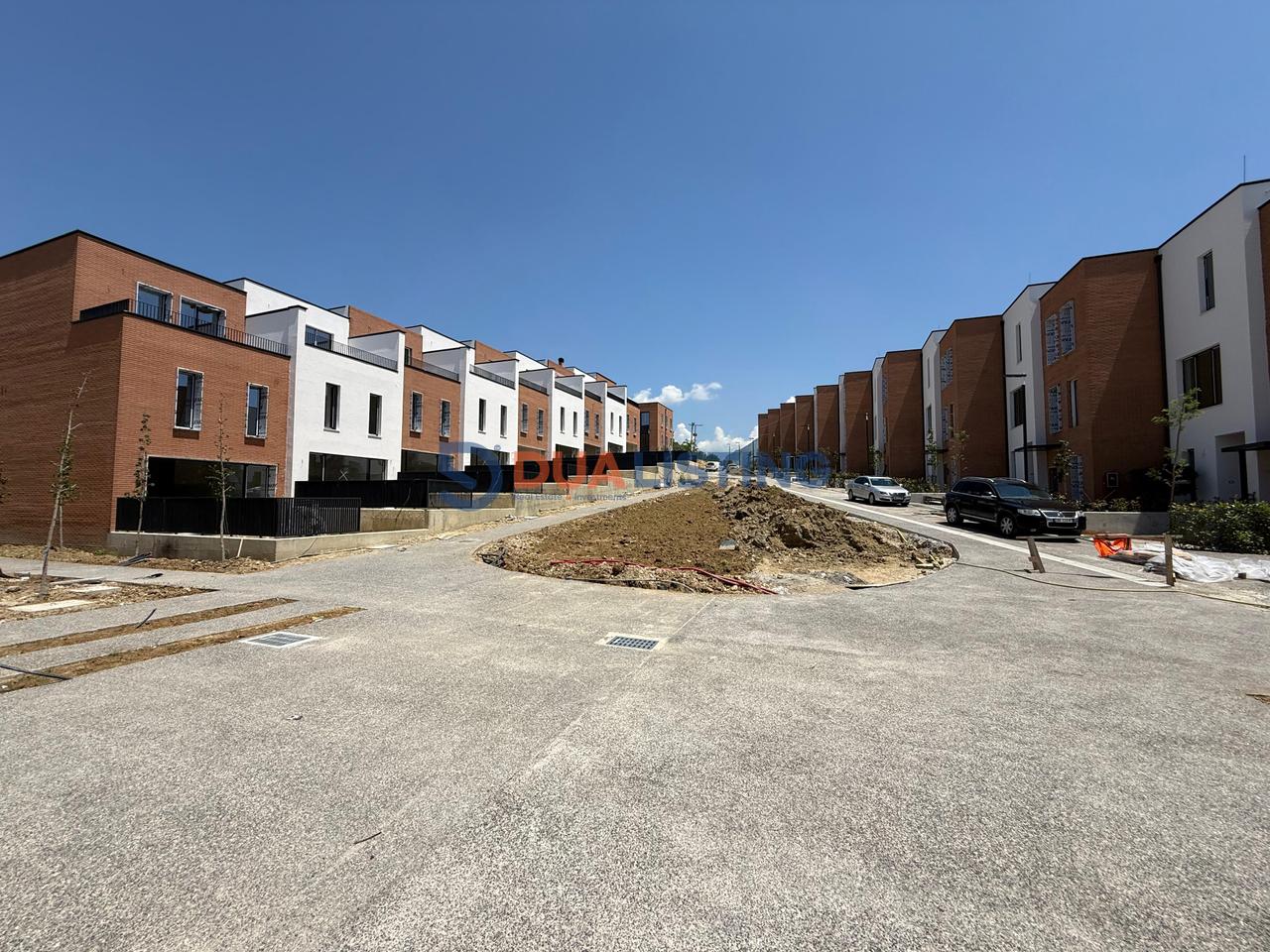 🏡 Luxury Duplex for Sale
📍 Piccadilly Residence, TEG – Tirana