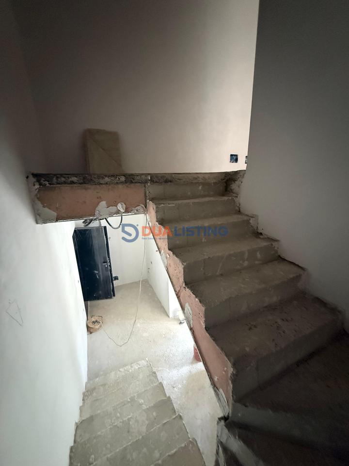 🏡 Duplex për Shitje
📍 Liqeni i Thatë, Tiranë