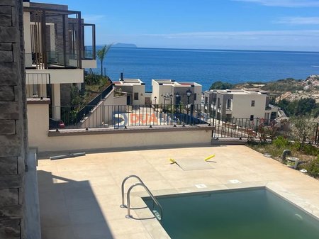 Individual villa with swimming pool for sale, in Drimadhë.
