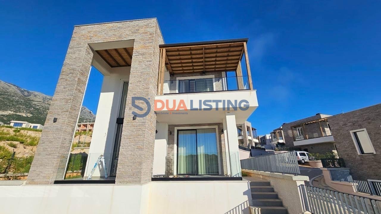 Individual villa with swimming pool for sale, in Drimadhë.
