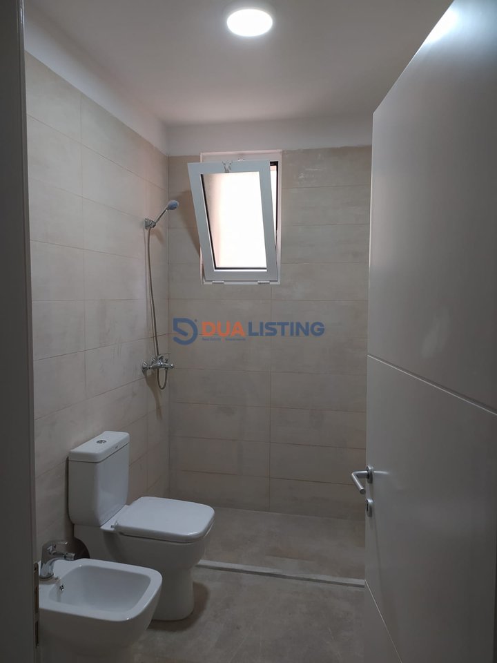 Jepet me qira ambient zyre, pranë TVSH !