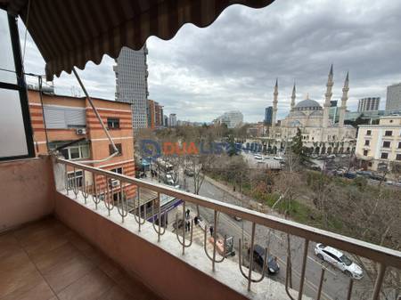 VENDESI APPARTAMENTO 2+1 CON VISTA LIBERA IN VIA ELBASANI!!