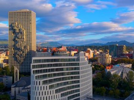 ZYRA PREMIUM ME QIRA NE ZEMER TE TIRANES!