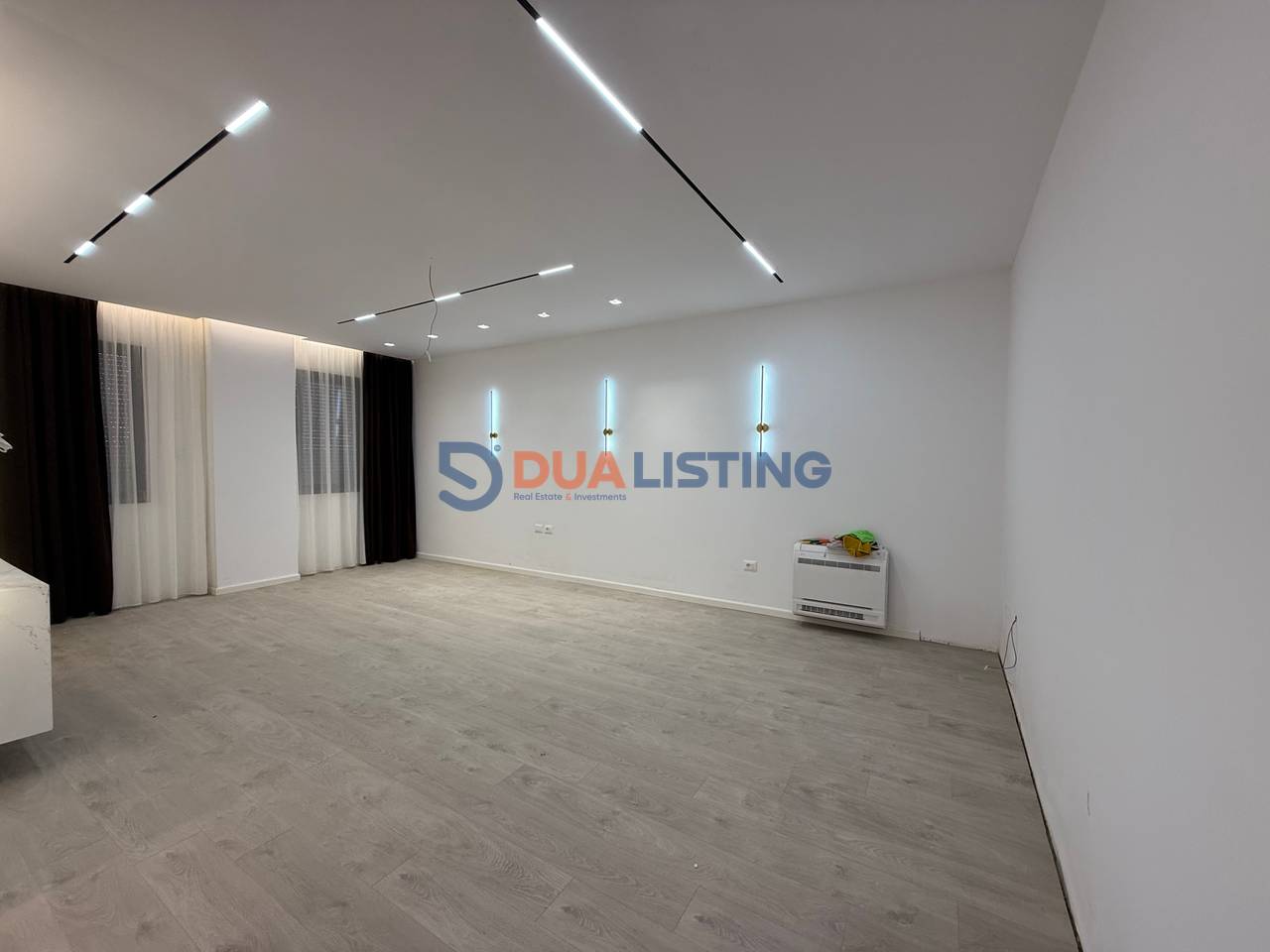 Offriamo in affitto locali commerciali presso il Lago Secco.