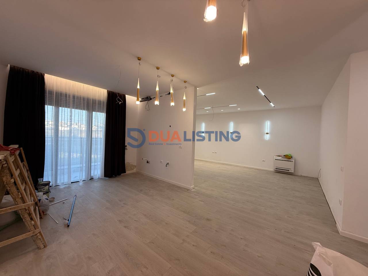 Offriamo in affitto locali commerciali presso il Lago Secco.