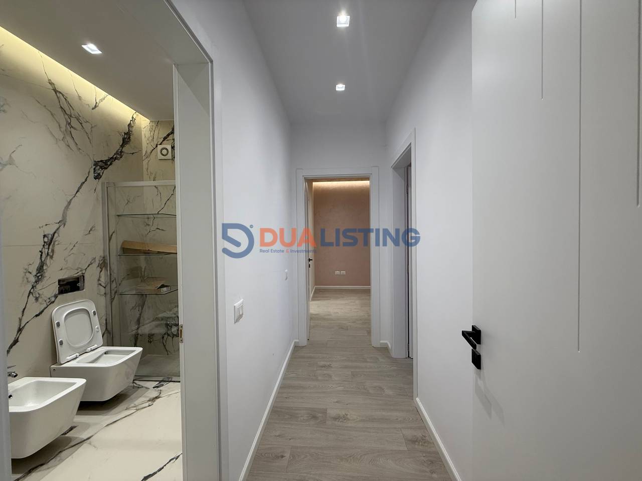 Offriamo in affitto locali commerciali presso il Lago Secco.