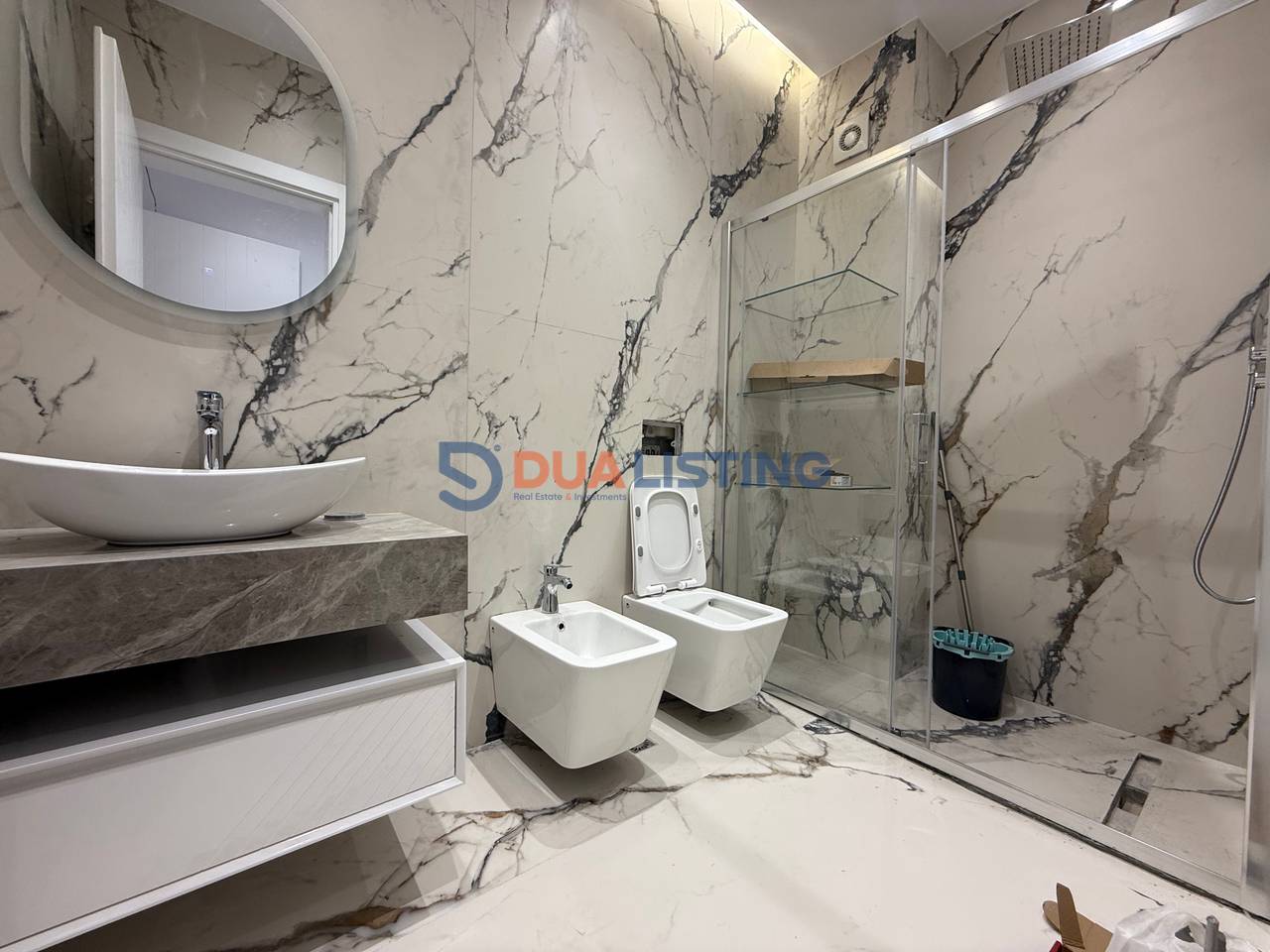 Offriamo in affitto locali commerciali presso il Lago Secco.