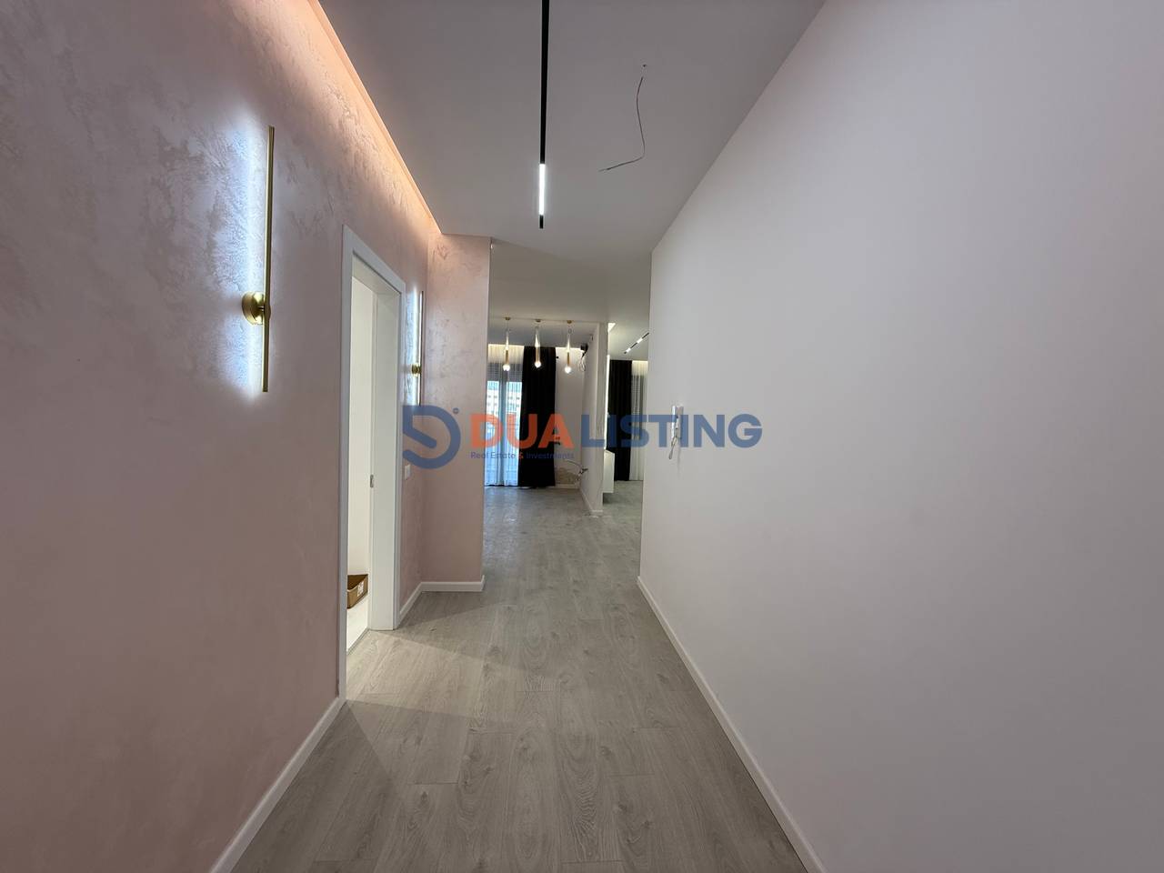 Offriamo in affitto locali commerciali presso il Lago Secco.